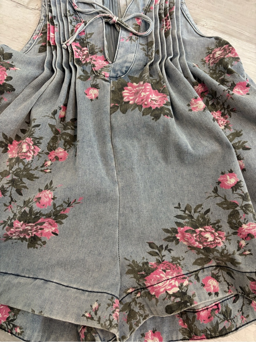 Veveret Floral Pleated Denim Romper Pink Rose Tie Front NWT - Picture 4 of 13